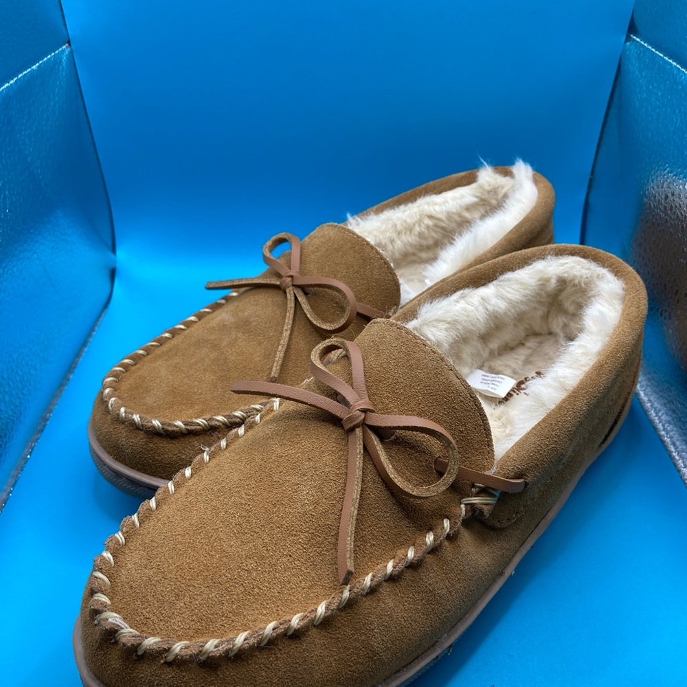 My Pillow Women's Moccasin MySlippers Size 9 Suede Chestnut..Amazing Condition